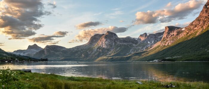 mountain-and-lake-at-sunset-135157